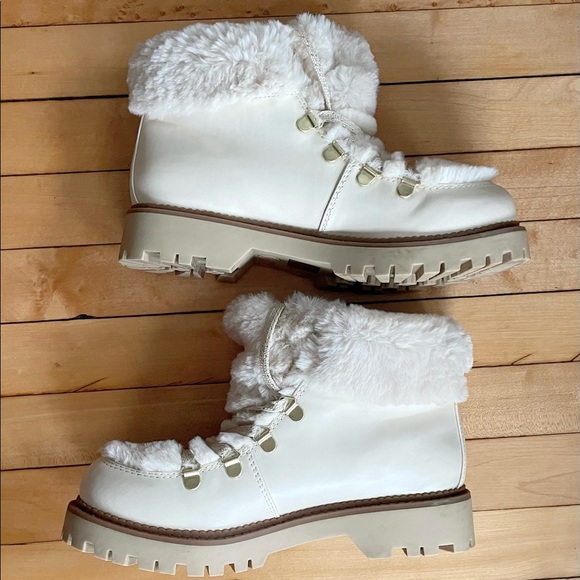 SOLD! Faux fur Kilbourn boots from Circus by Sam Edelman - Picture 2 of 9